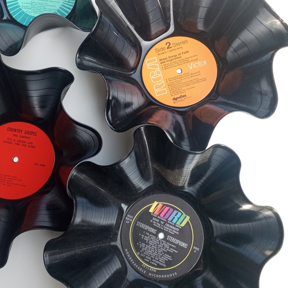 Vintage vinyl record bowl shaped wall decor - Picture 4 of 7